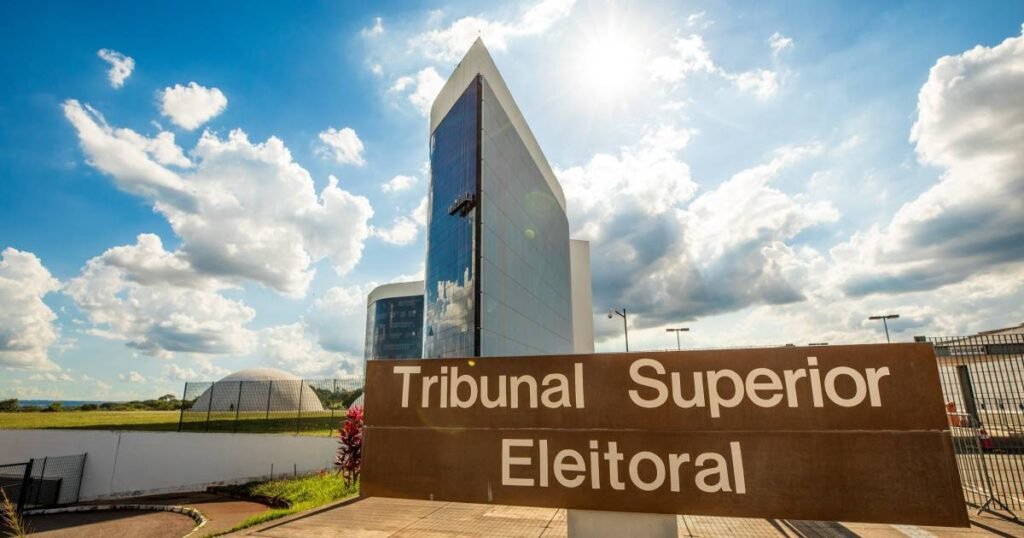 Ministro do TSE proíbe veiculação de propaganda de Flávio com menções a Lula