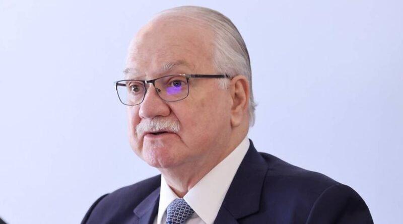 Ministro Fachin alerta sobre o enfraquecimento gradual da democracia