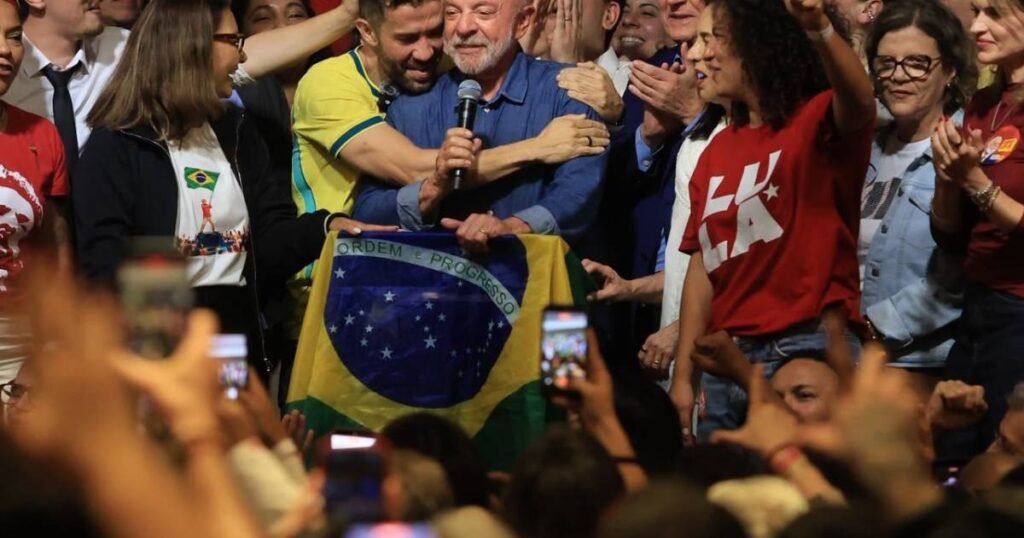 Lula defende regulação das redes sociais após vitória eleitoral sobre Flávio Bolsonaro