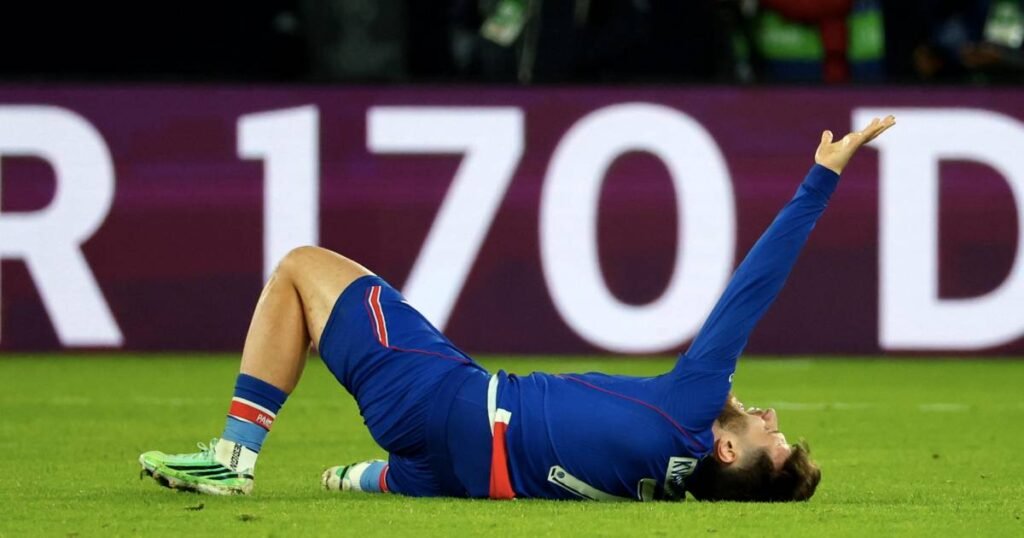 PSG emite nota oficial sobre a cirurgia do atacante Kvaratskhelia