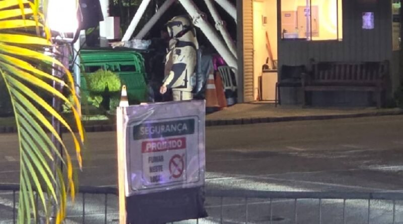 Polícia isola veículo de Flávio por suspeita de bomba após debate em emissora