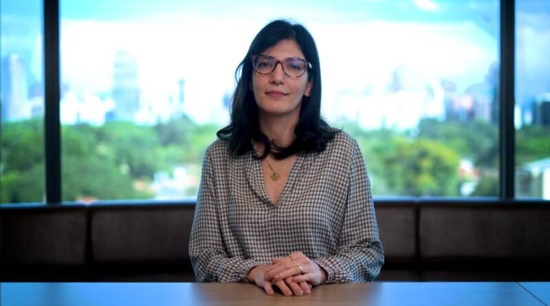 Cenário fiscal e juros elevados impulsionam busca por proteção internacional