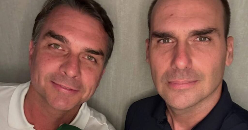 Eduardo Bolsonaro compartilha imagem ao lado do irmão Flávio em território norte-americano