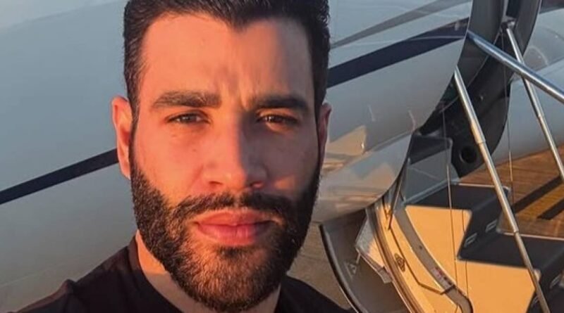 Gusttavo Lima declara apoio político a Flávio Bolsonaro durante apresentação no Paraná